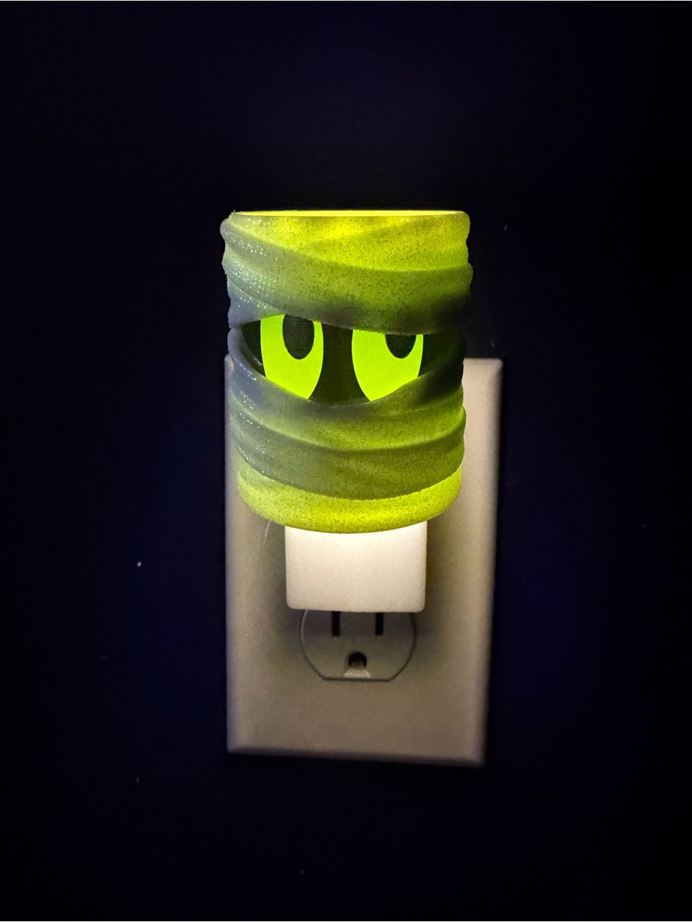 Bath & Body Works Neon Green Mummy Eyes Wall Plug Nightlight
